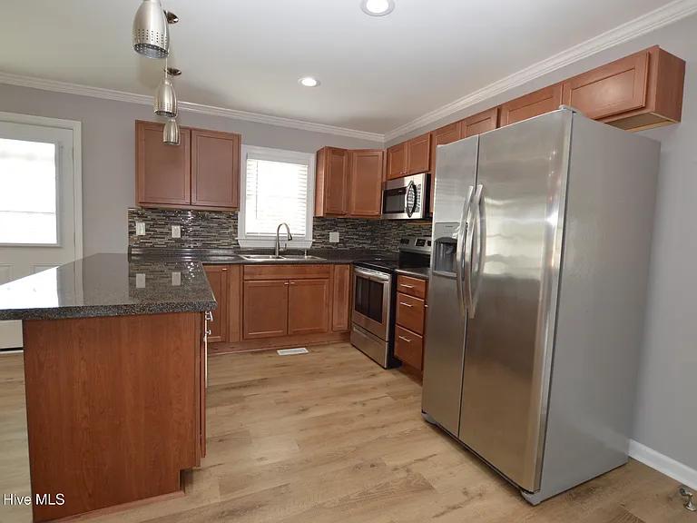 1008 Schall Pl — Photo 8