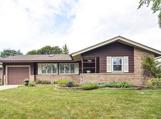 648 Clearmont Dr, Elk Grove Village, IL 60007