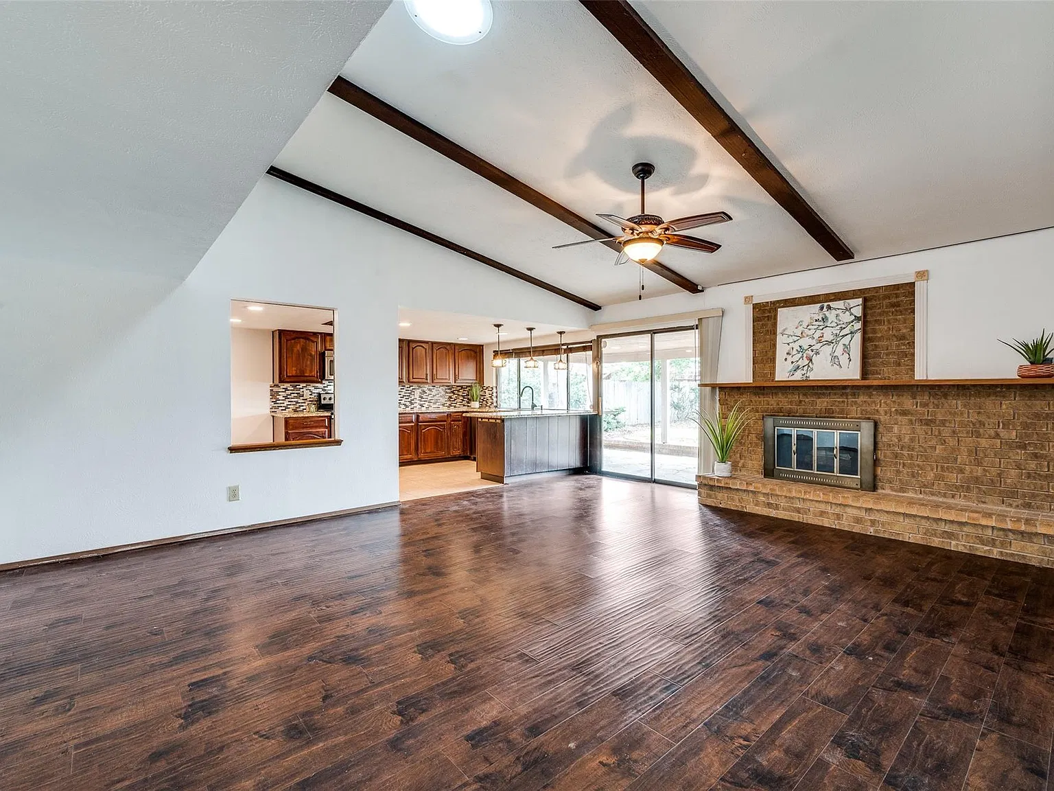 3 bed, 1846 sqft, $2,600 — Photo 4