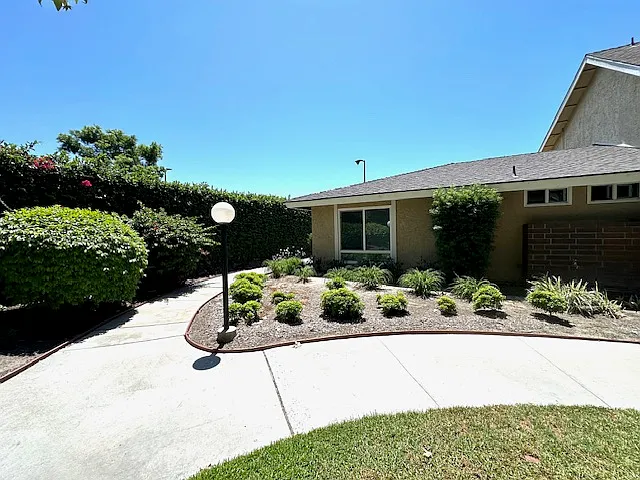 12098 Stonegate Ln — Photo 32