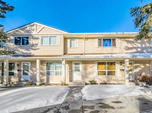 132 SE Woodmont Ter SW, Calgary, AB T2W 4Z4
