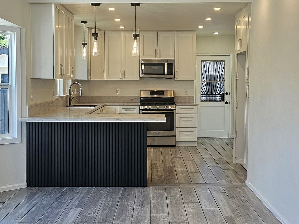kitchen with a peninsula