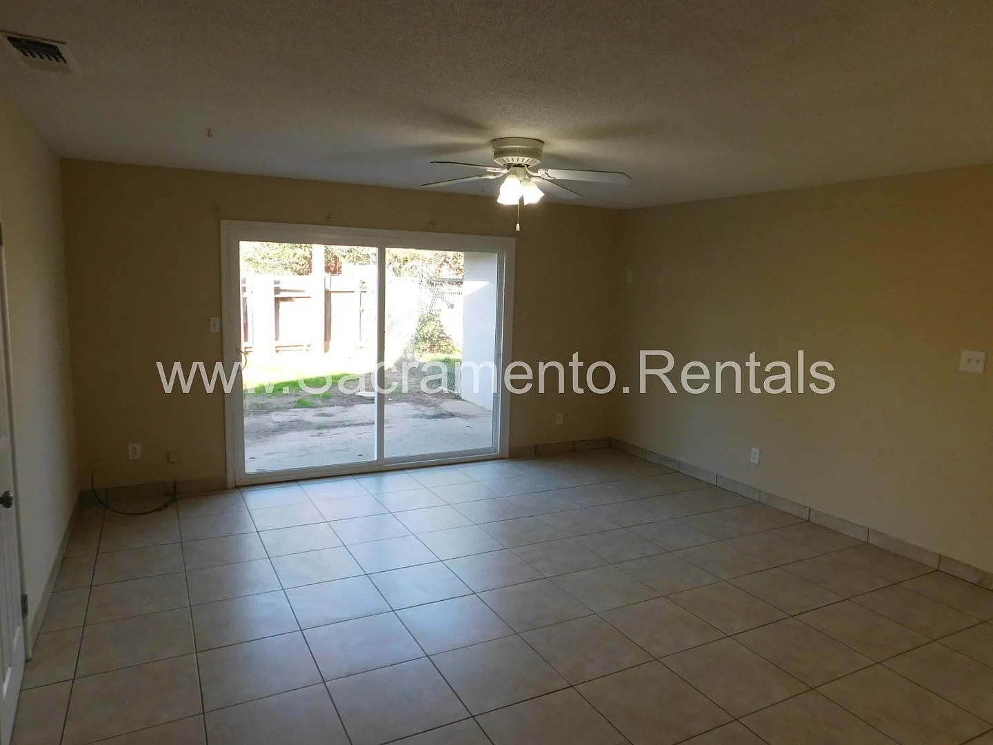 Updated 2bd/1ba Lincoln Village Duplex with Garage — Photo 2