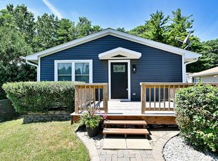 42 S Hickory Ave, Fox Lake, IL 60020