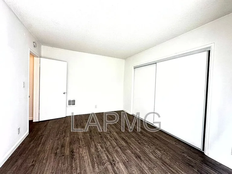 828 4th St #104 — Photo 9