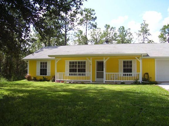 front of house with 1 car gargage