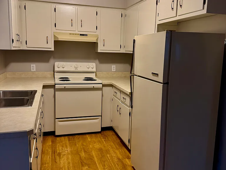 518 E Market St #5 — Photo 2