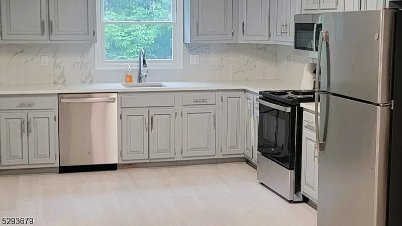 3 bed, 2.5 bath, 2128 sqft, $4,500 — Photo 3