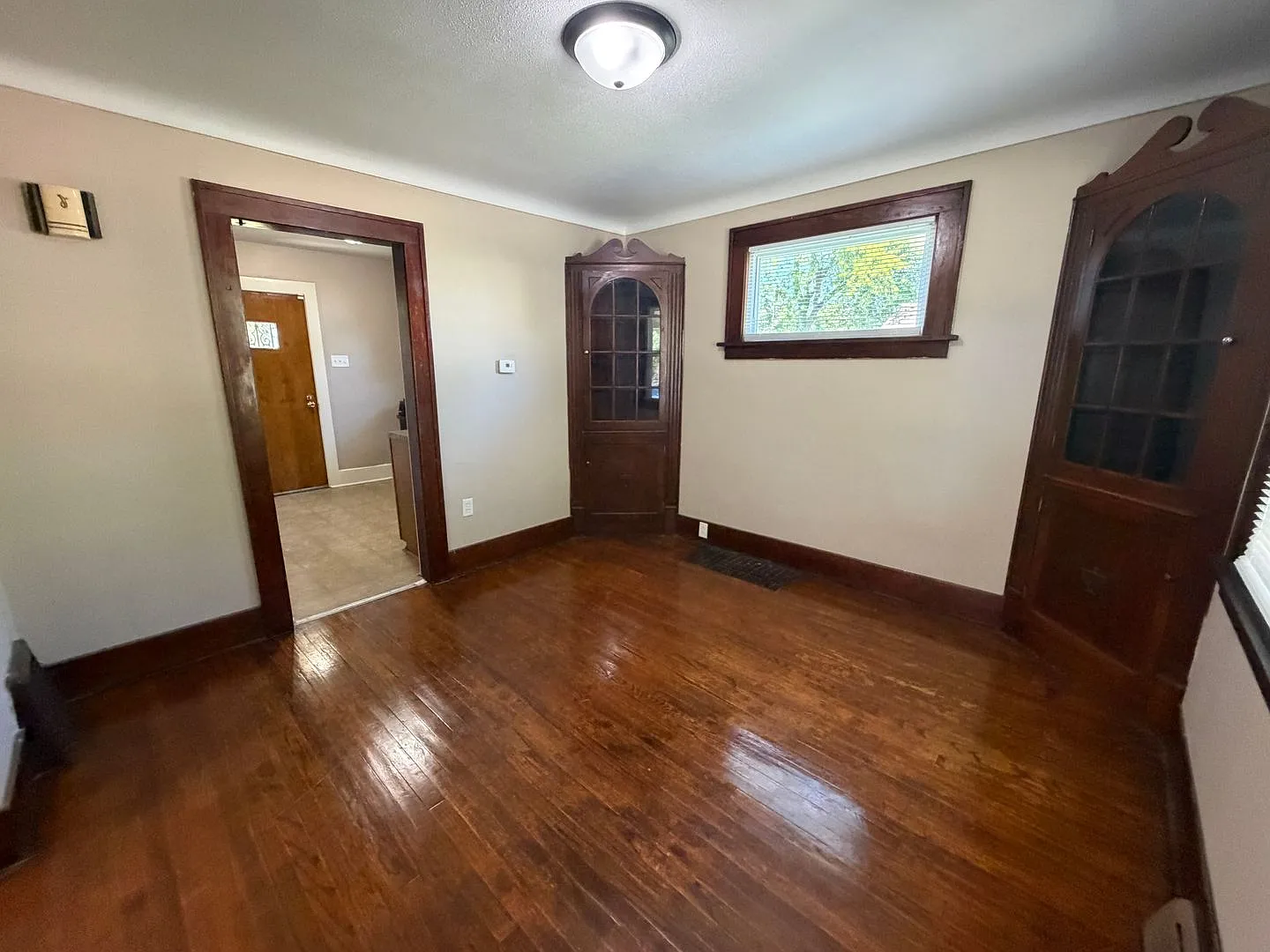 3406 Robinwood Dr- Great Three Bedroom Home With Central Air! — Photo 3