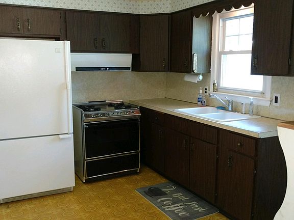  Eat in Kitchen