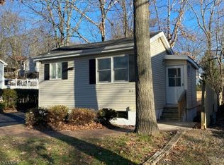 303 Knox Way, Hopatcong, NJ 07843