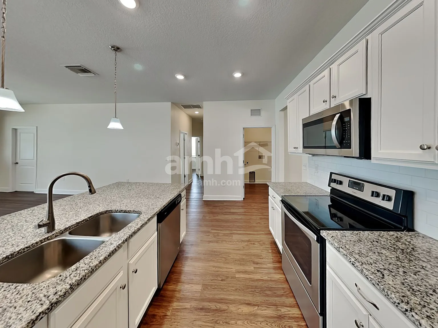 3 bed, 2.0 bath, 1609 sqft, $2,350 — Photo 4