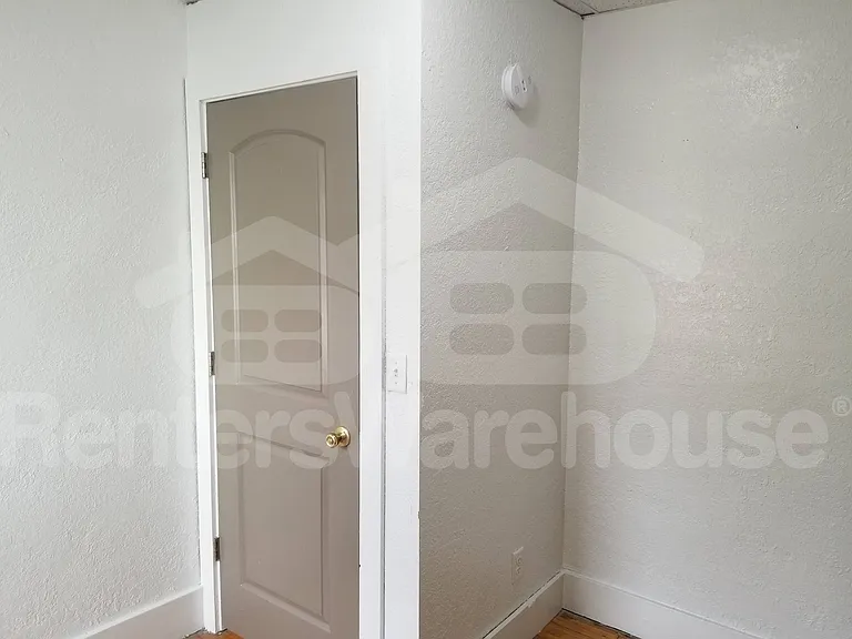 112 5th St S #1 — Photo 9