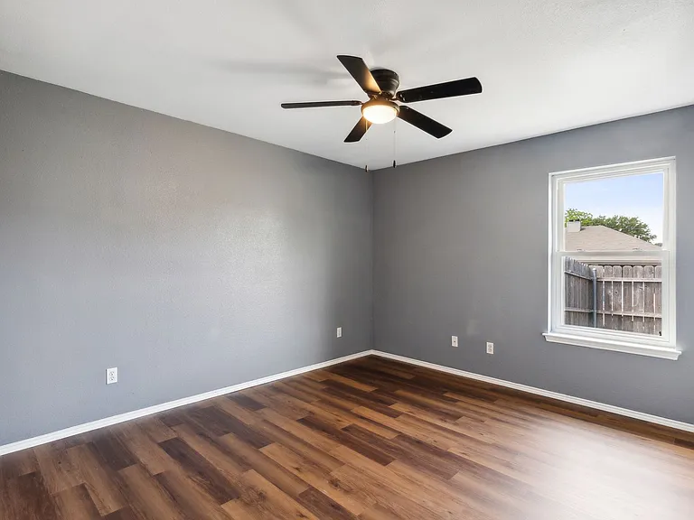 1502 Sharron Ct — Photo 35