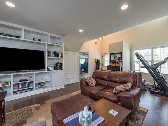 5th image of 36909 N Marilyn Ln