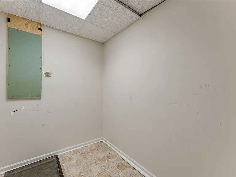 2115 Elder St — Photo 12