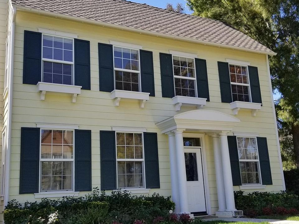 1st image of 27033 Edgewater Ln
