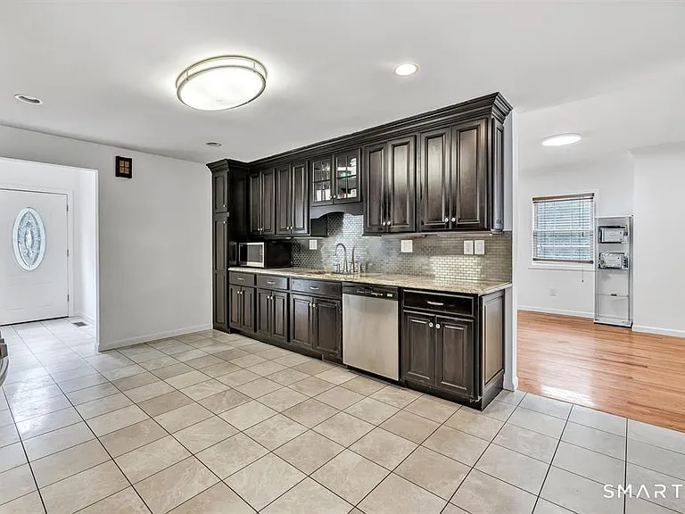 171 Henderson Rd — Photo 10