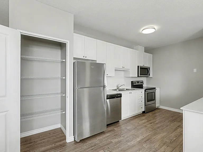 660 Garibaldi Ave — Photo 60