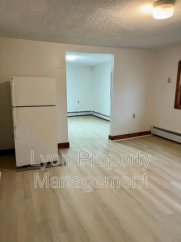 2 bed, 1.0 bath, $1,600 — Photo 3