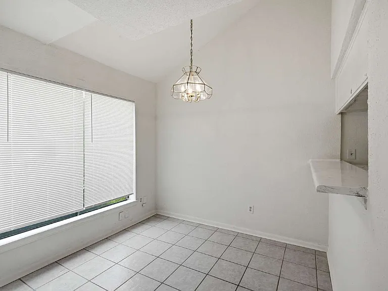11217 Briar Forest Dr — Photo 10