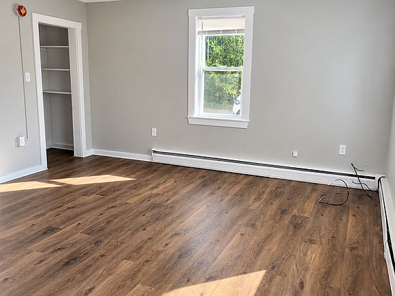 4th image of 10 Main St Unit 2