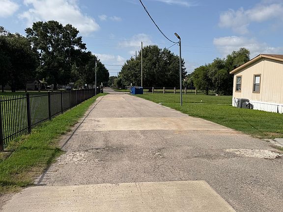 3rd image of 8902 Elsie Ln