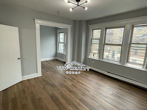 4th image of 22 Stuyvesant Ave #2