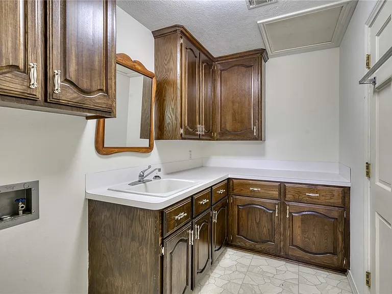 1402 Riverstone Ct — Photo 22