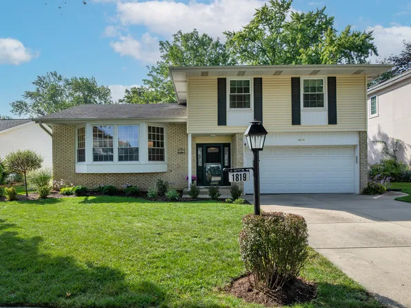 1819 E Wood Ln, Mount Prospect, IL 60056