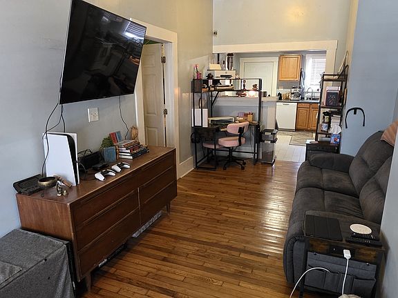 4th image of 524 E 31st St #A