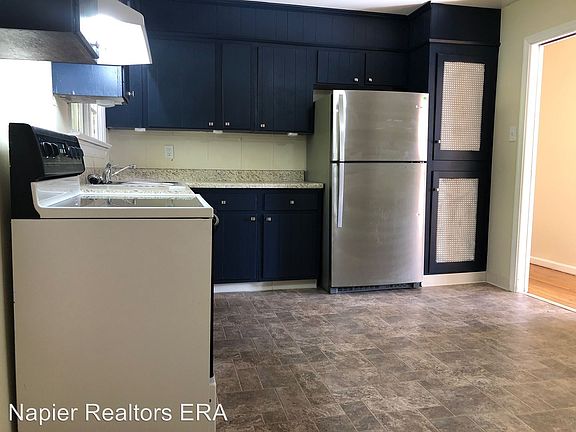 4th image of 2409 Mimosa St