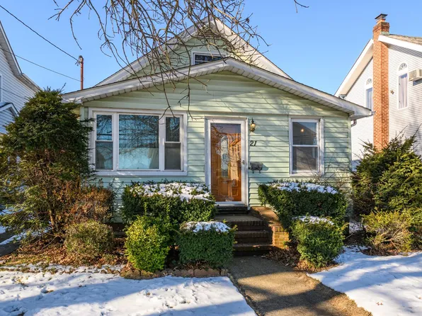 21 S 18th Street, New Hyde Park, NY 11040