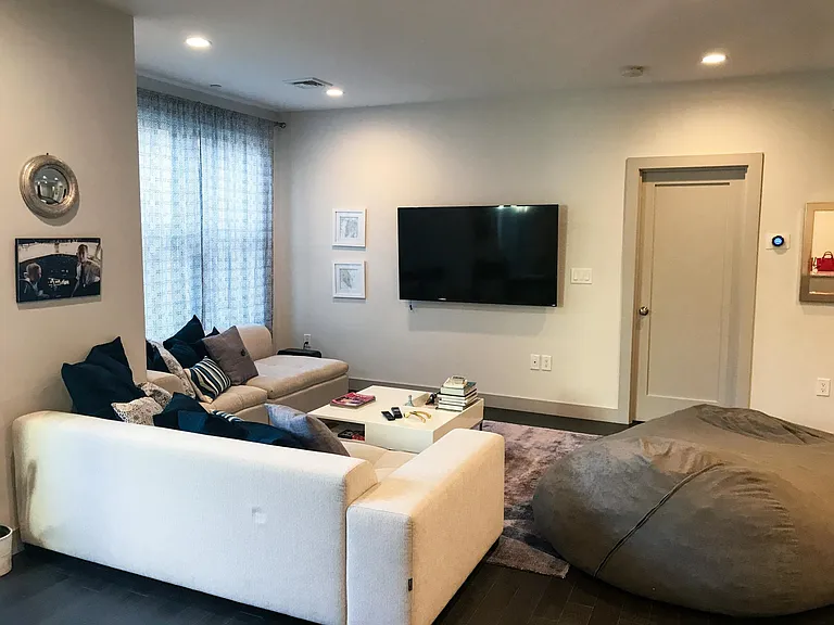 309 E St #24 — Photo 7