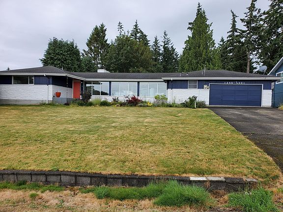 Front of house and yard