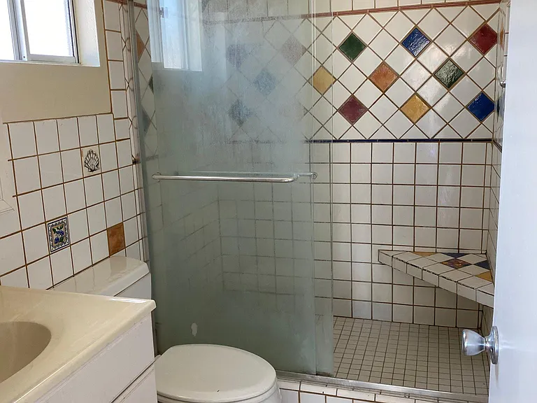 Bathroom 3 (upstairs master)