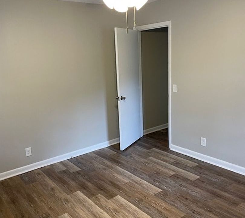 2nd image of 952 Tisdale Cir