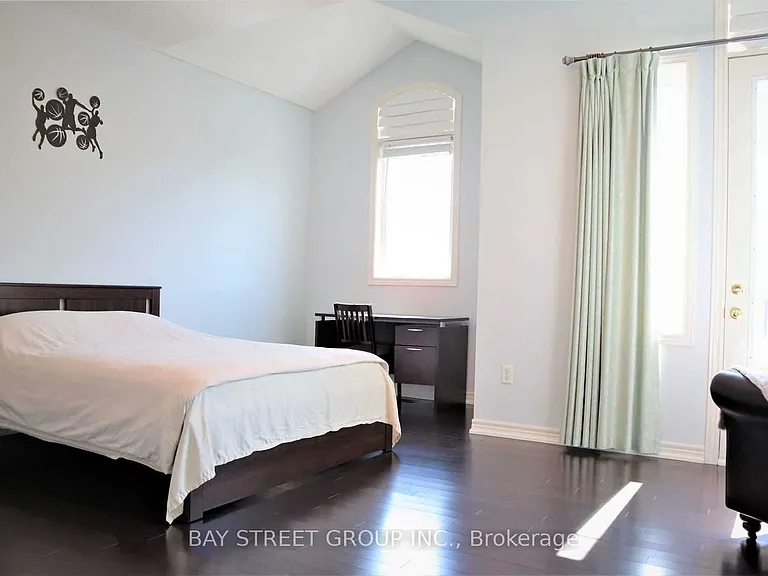9 Eber St — Photo 16