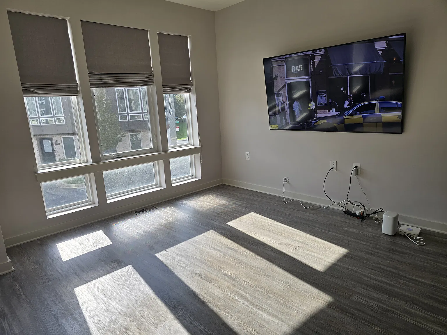 4 bed, 1896 sqft, $3,000 — Photo 1