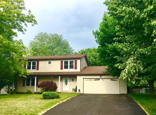 26 Hollow Rock Trl, Rochester, NY 14612