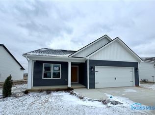 1271 Dublin Dr, Waterville, OH 43566