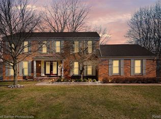 4347 Apple Valley Ln, West Bloomfield, MI 48323