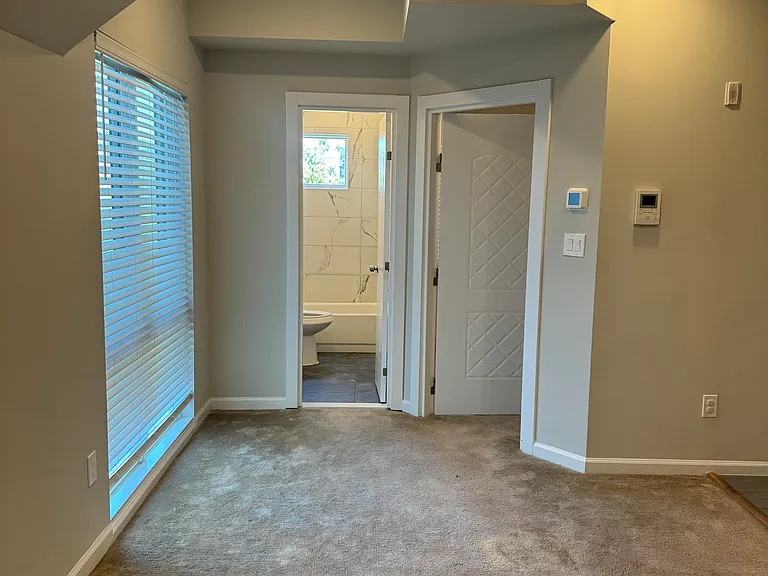 2622 University Pl NW #305 — Photo 3