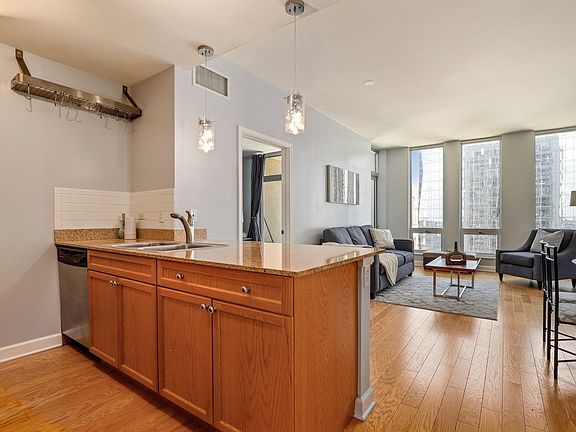 5th image of 1400 S Michigan Ave APT 1707