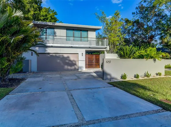 1957 Lincoln Dr, Sarasota, FL 34236
