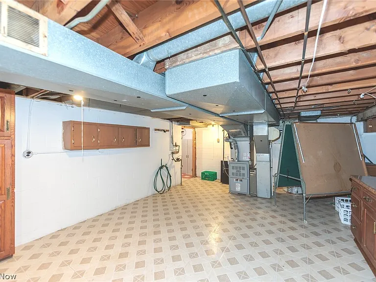 23721 Greenlawn Ave — Photo 33