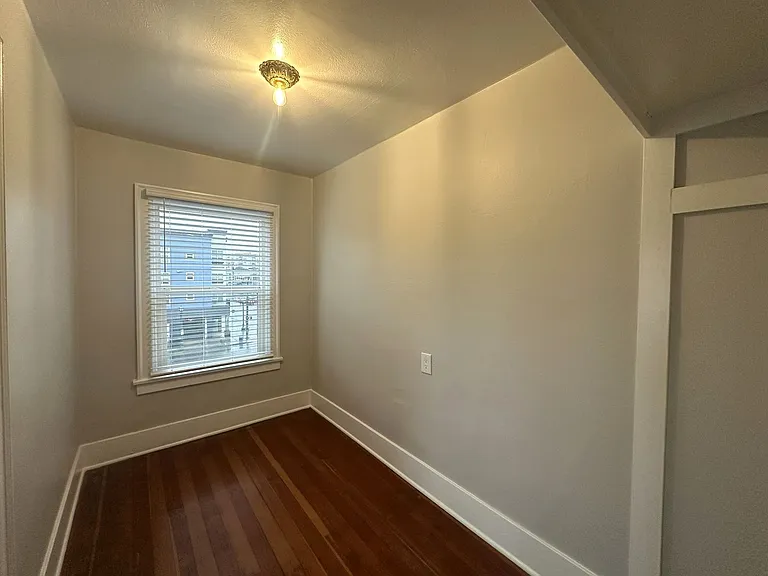 Belmont - 13 Unit — Photo 9