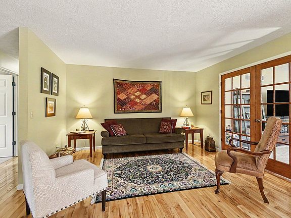 4th image of 85 S Leealan Dr