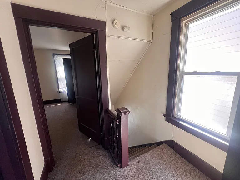 925 Leeds Ave — Photo 10