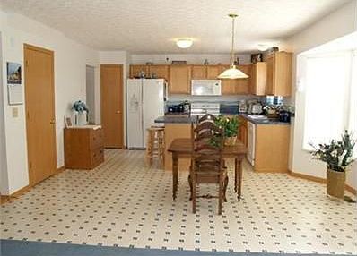 5th image of 1095 Benhower Dr